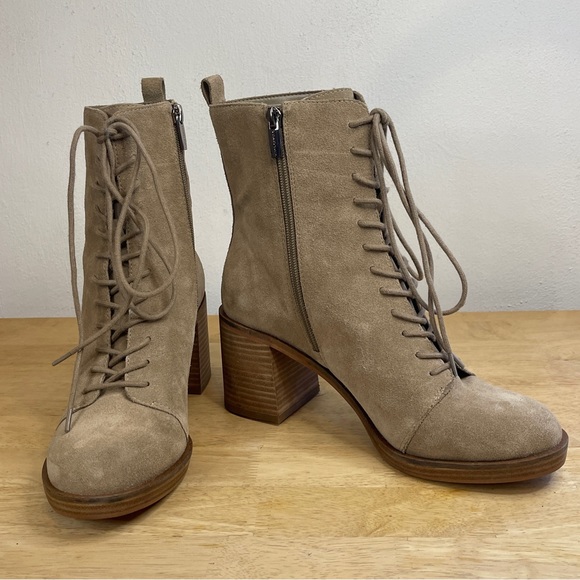 Vince Camuto Kymra Suede Neutral Taupe Heeled Boots Ankle Booties Size 9.5 - Picture 10 of 16